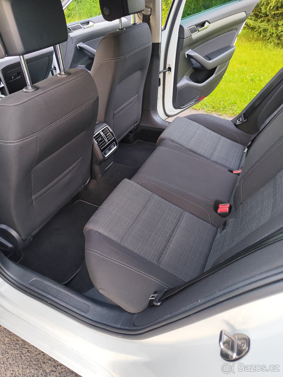 2019 Volkswagen PASSAT - 12