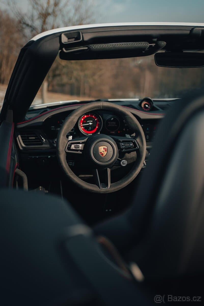 2024 Porsche 911 - 12