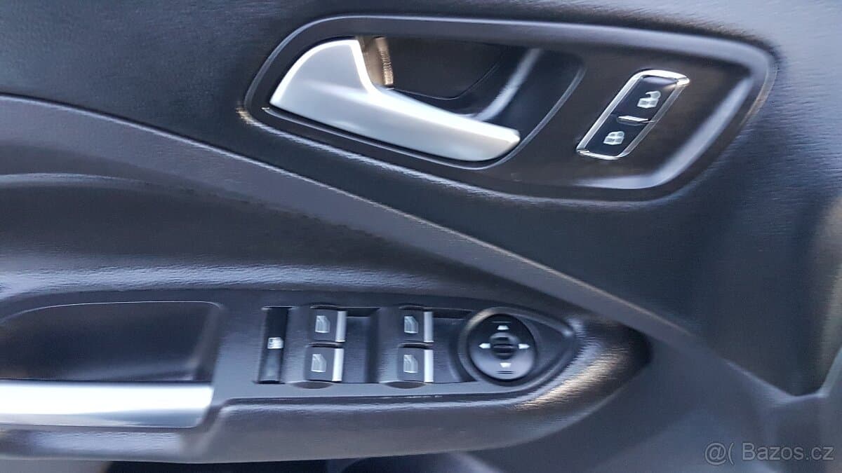 2016 Ford KUGA - 12