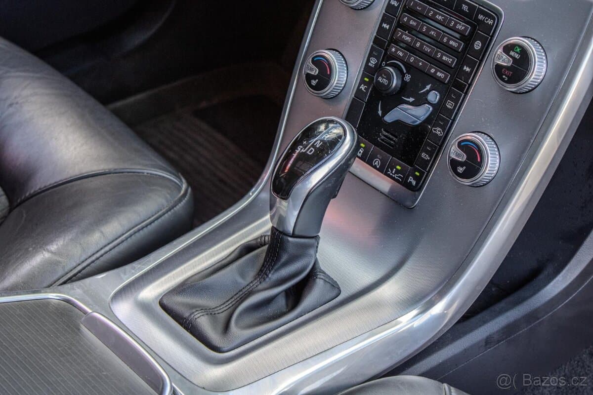2016 Volvo V70 - 12