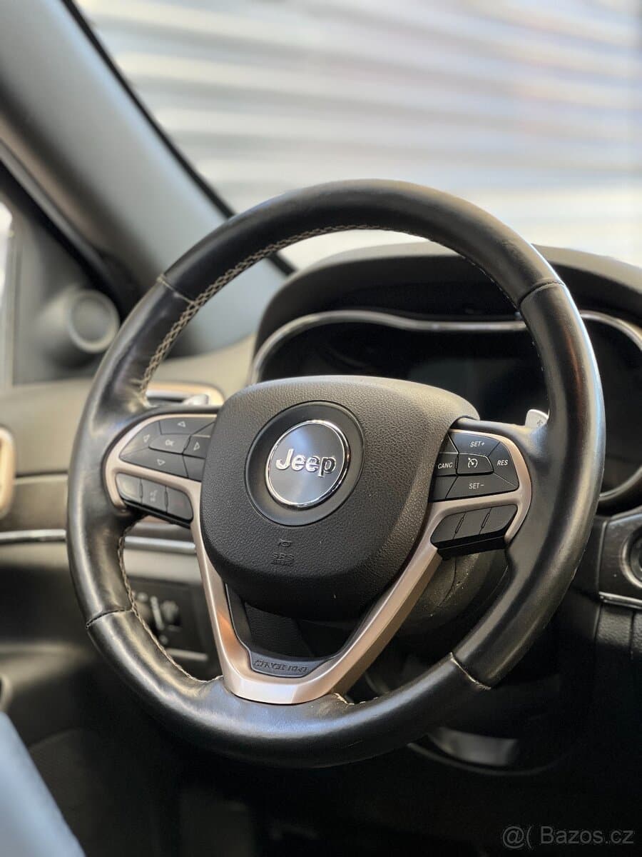 2016 Jeep CHEROKEE - 12