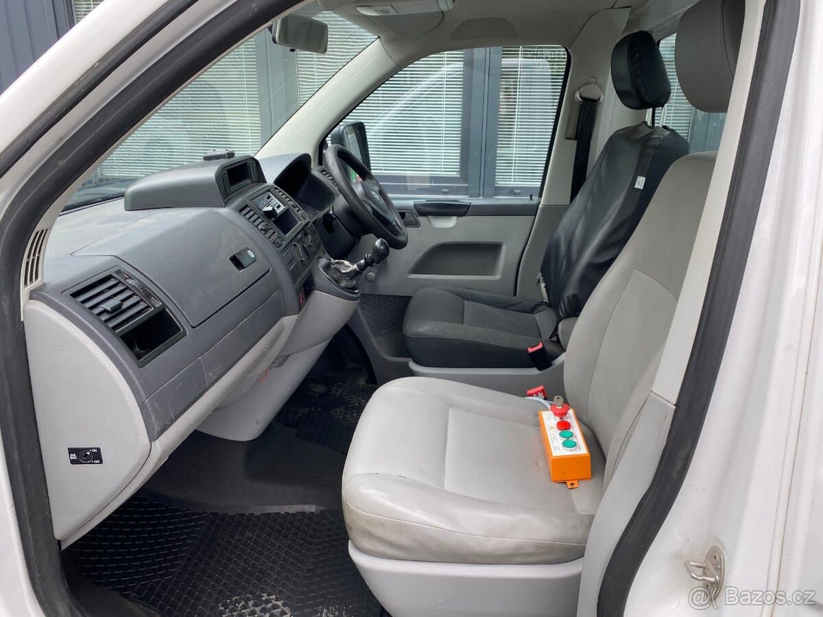 2011 Volkswagen TRANSPORTER - 12