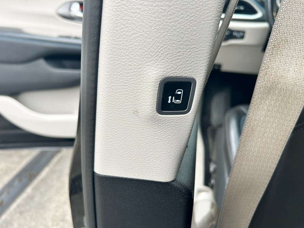 2021 Chrysler PACIFICA - 12