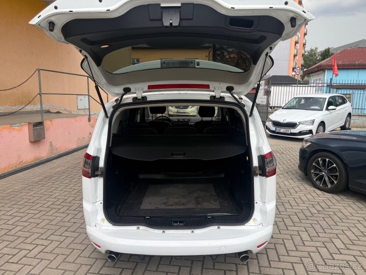 2011 Ford S-MAX - 12