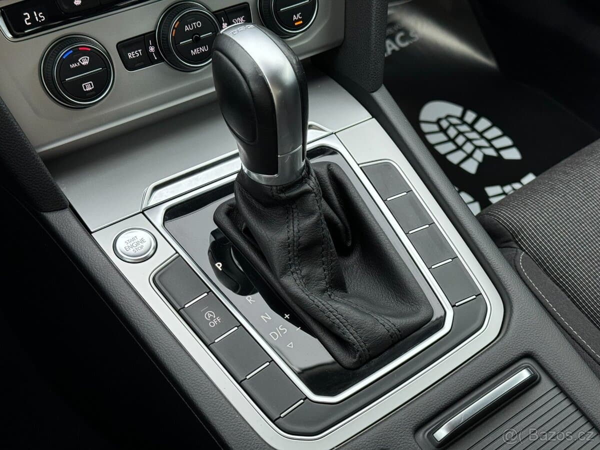 2016 Volkswagen PASSAT - 12