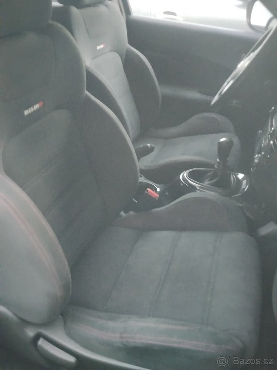 Nissan JUKE - 12
