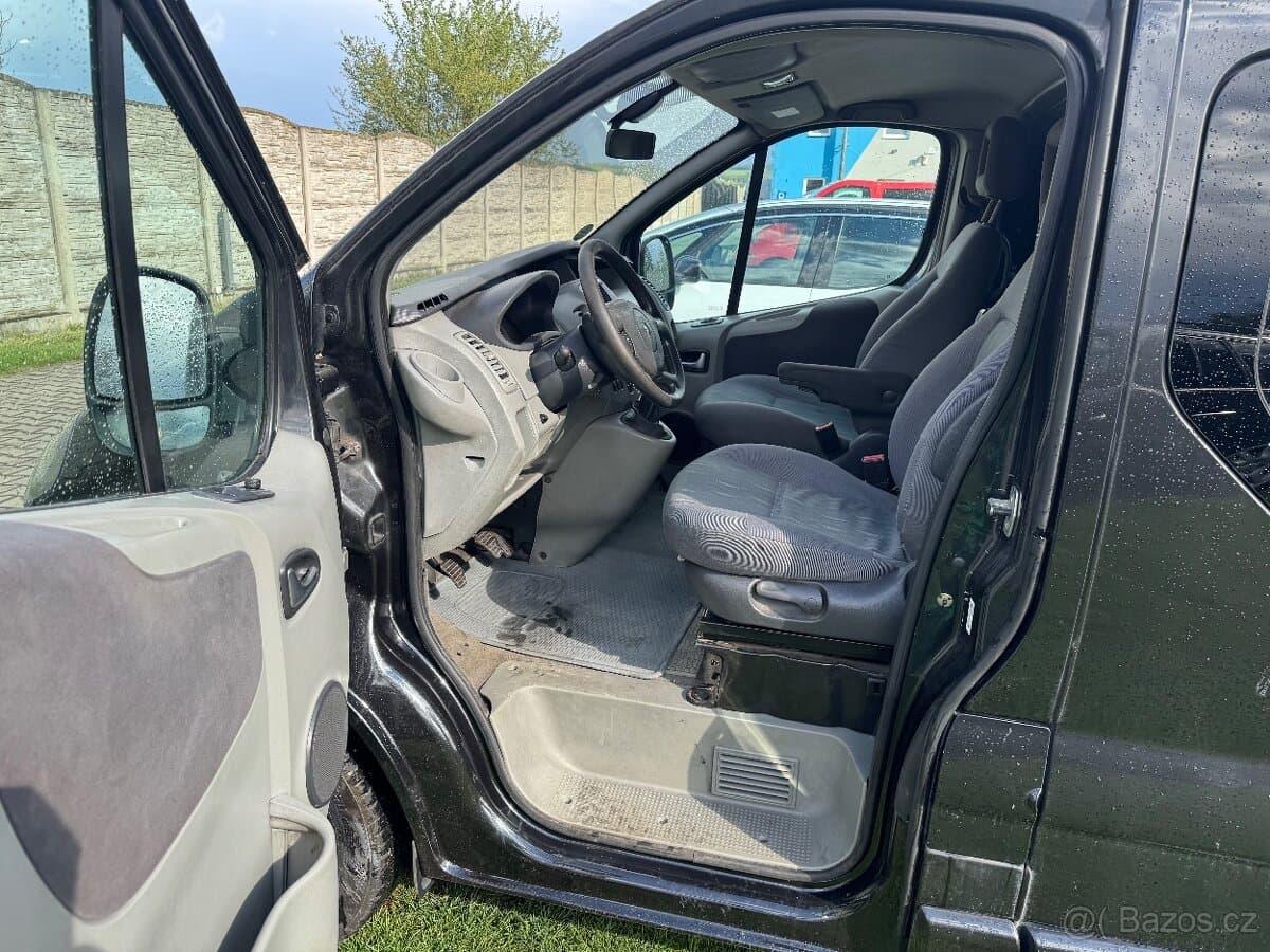 2011 Renault TRAFIC - 12