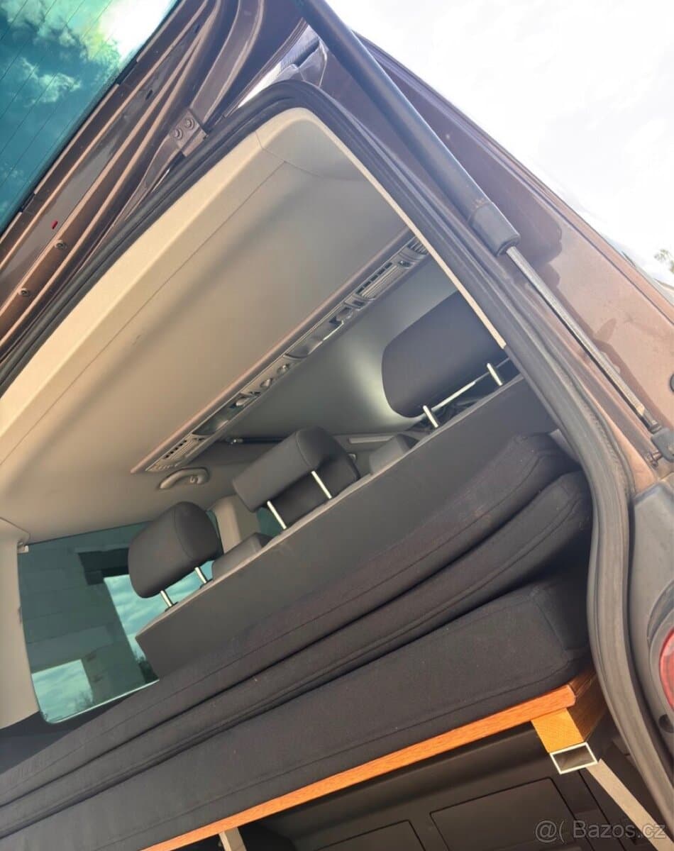 2011 Volkswagen MULTIVAN - 12