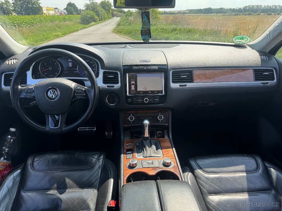 2010 Volkswagen TOUAREG - 12