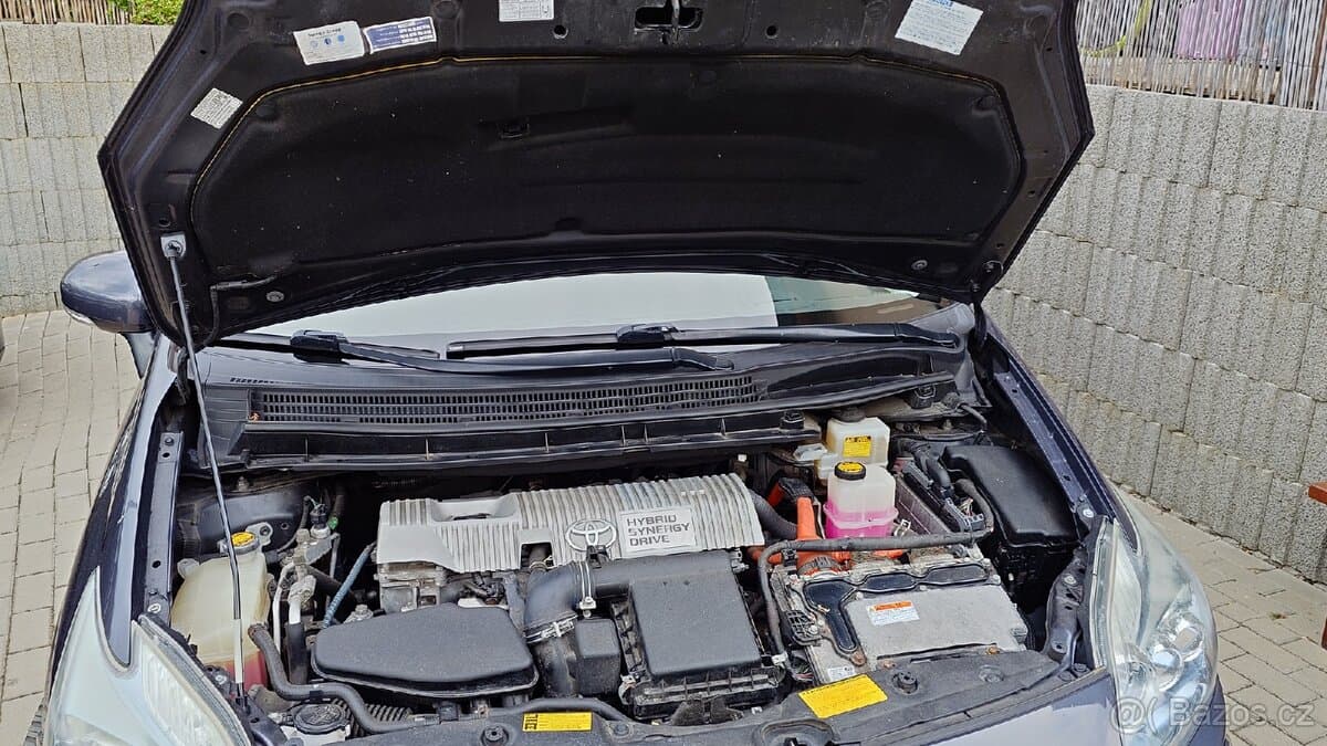 2011 Toyota PRIUS - 12