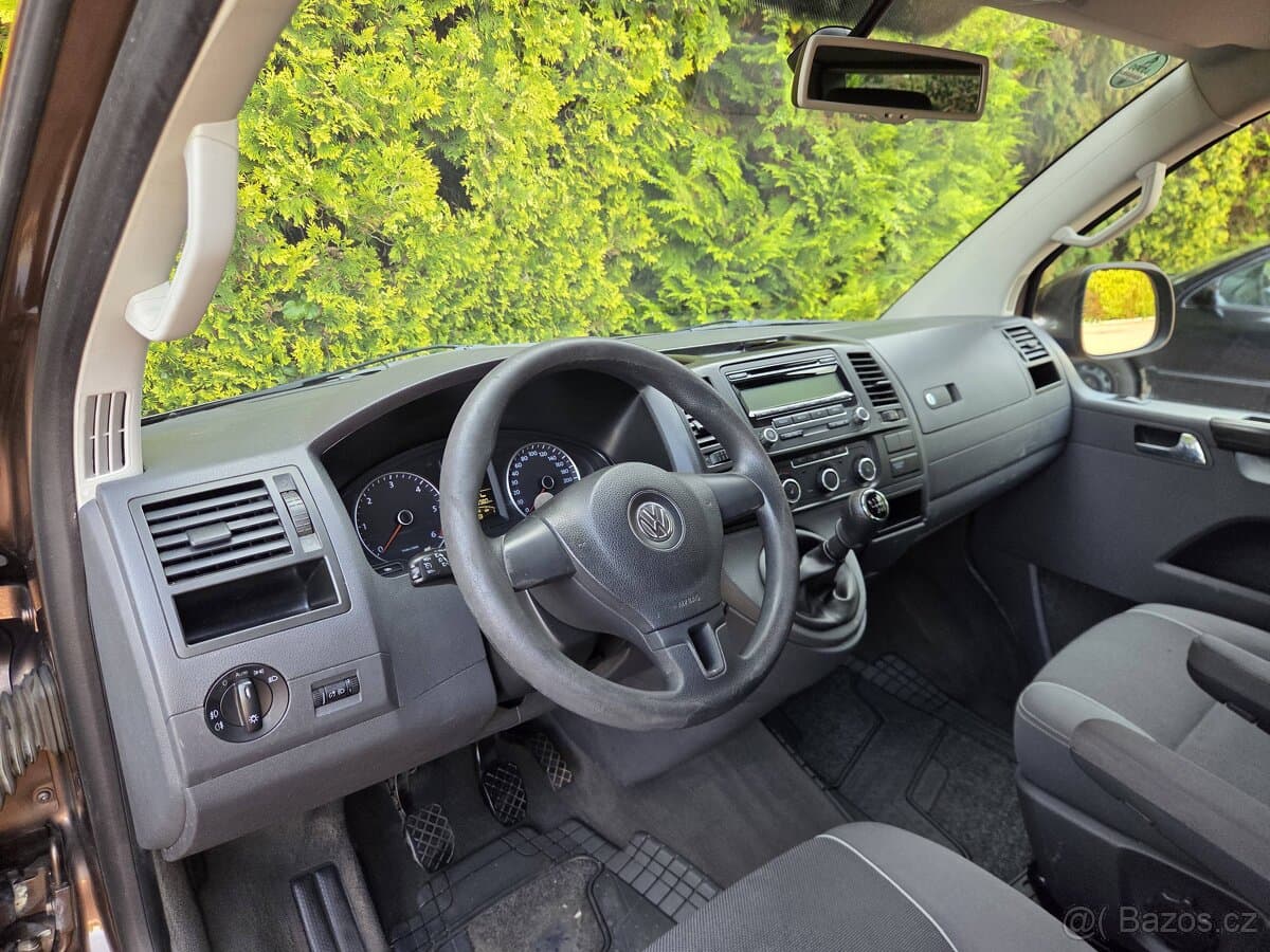 2010 Volkswagen MULTIVAN - 12