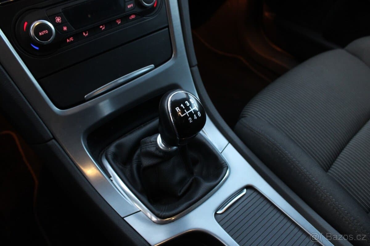 2011 Ford MONDEO - 12