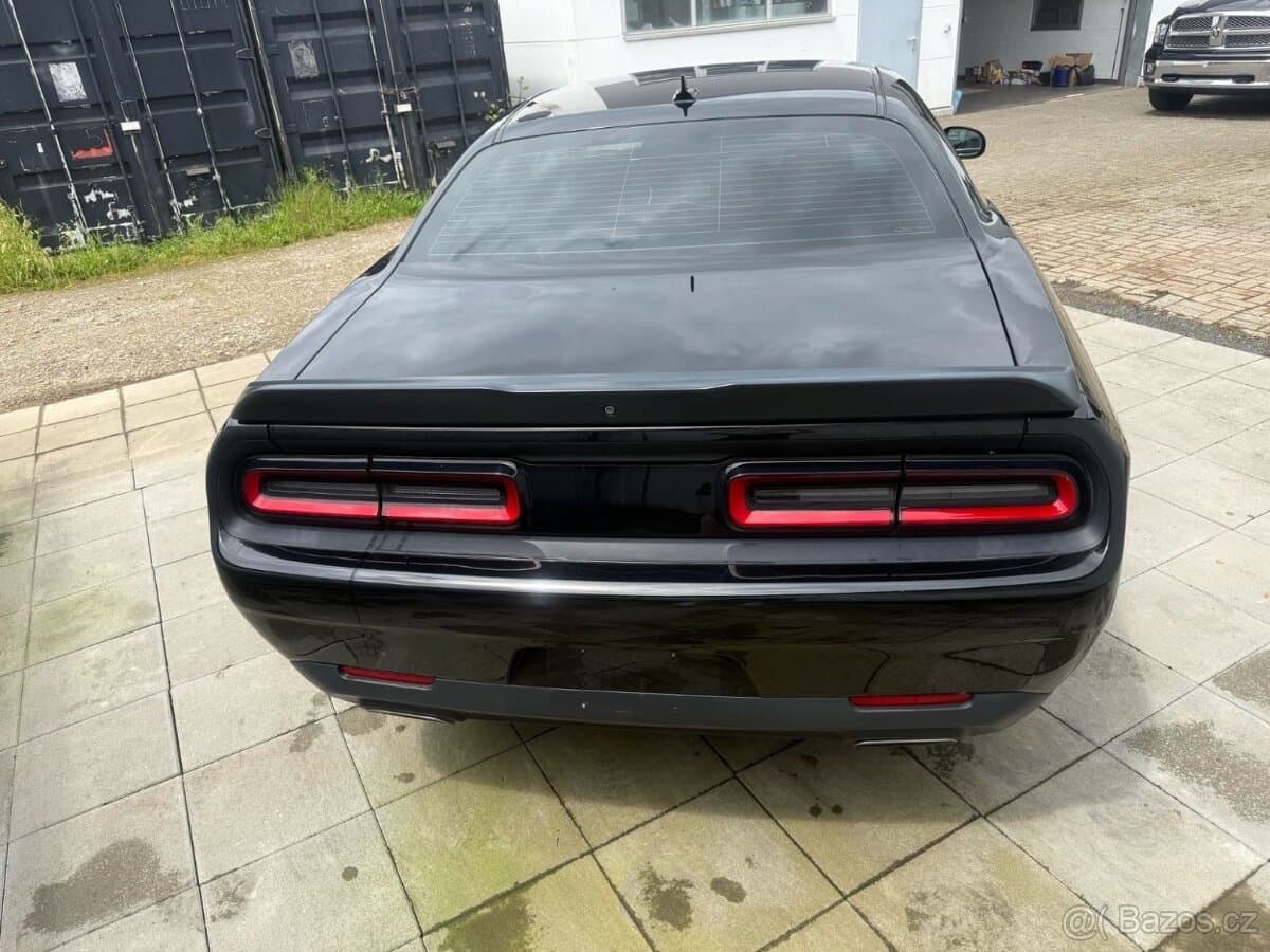 2017 Dodge CHALLENGER - 12