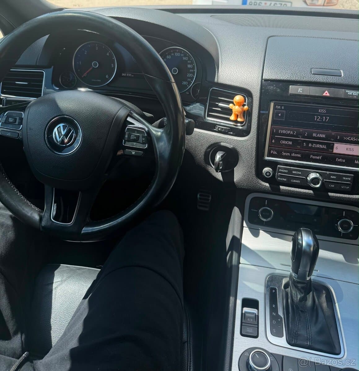 2011 Volkswagen TOUAREG - 12