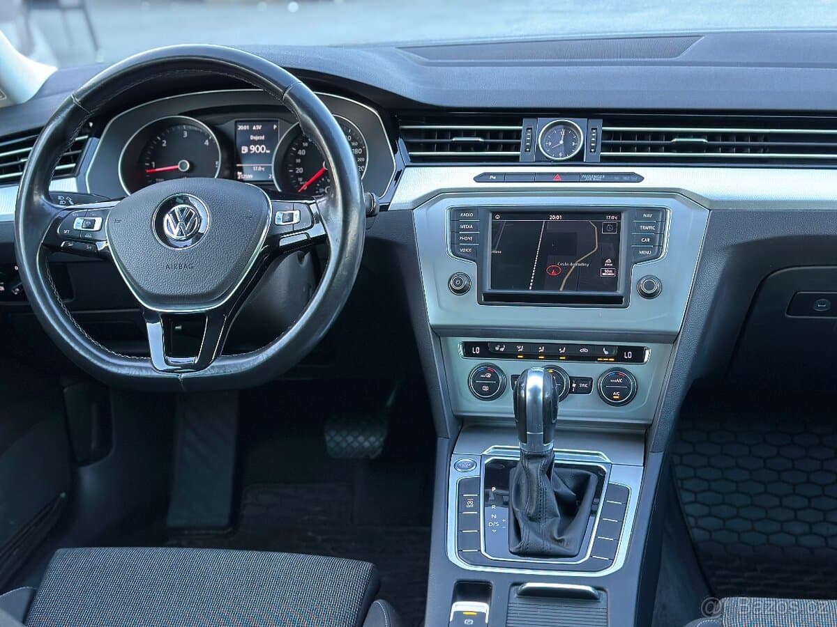 2017 Volkswagen PASSAT - 12