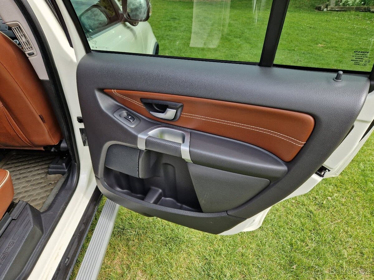 2010 Volvo XC90 - 12