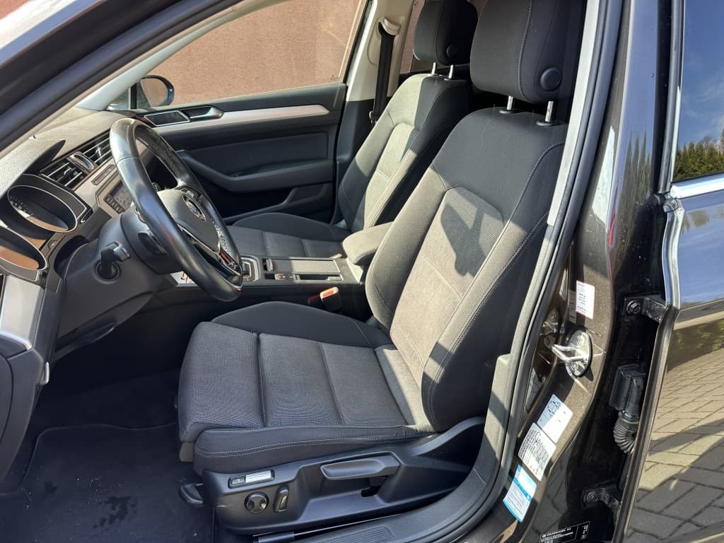 2015 Volkswagen PASSAT - 12