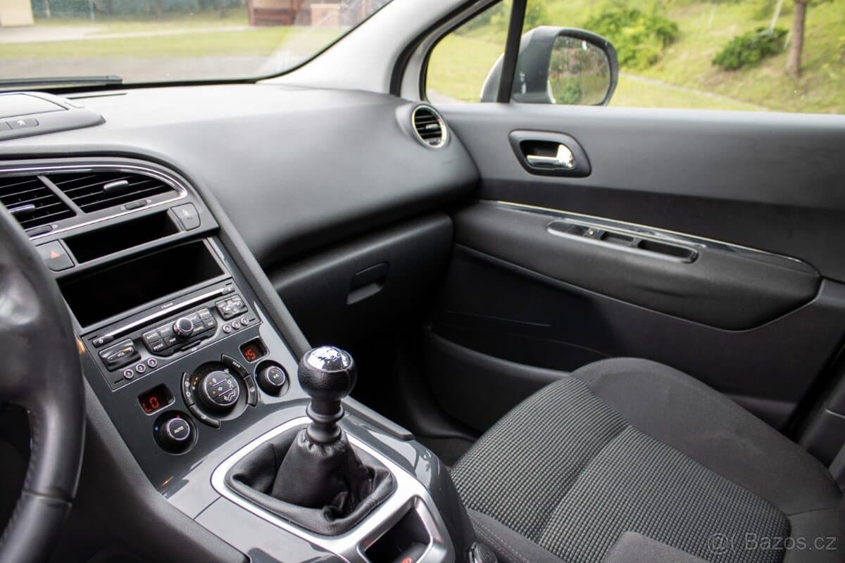2011 Peugeot 5008 - 12