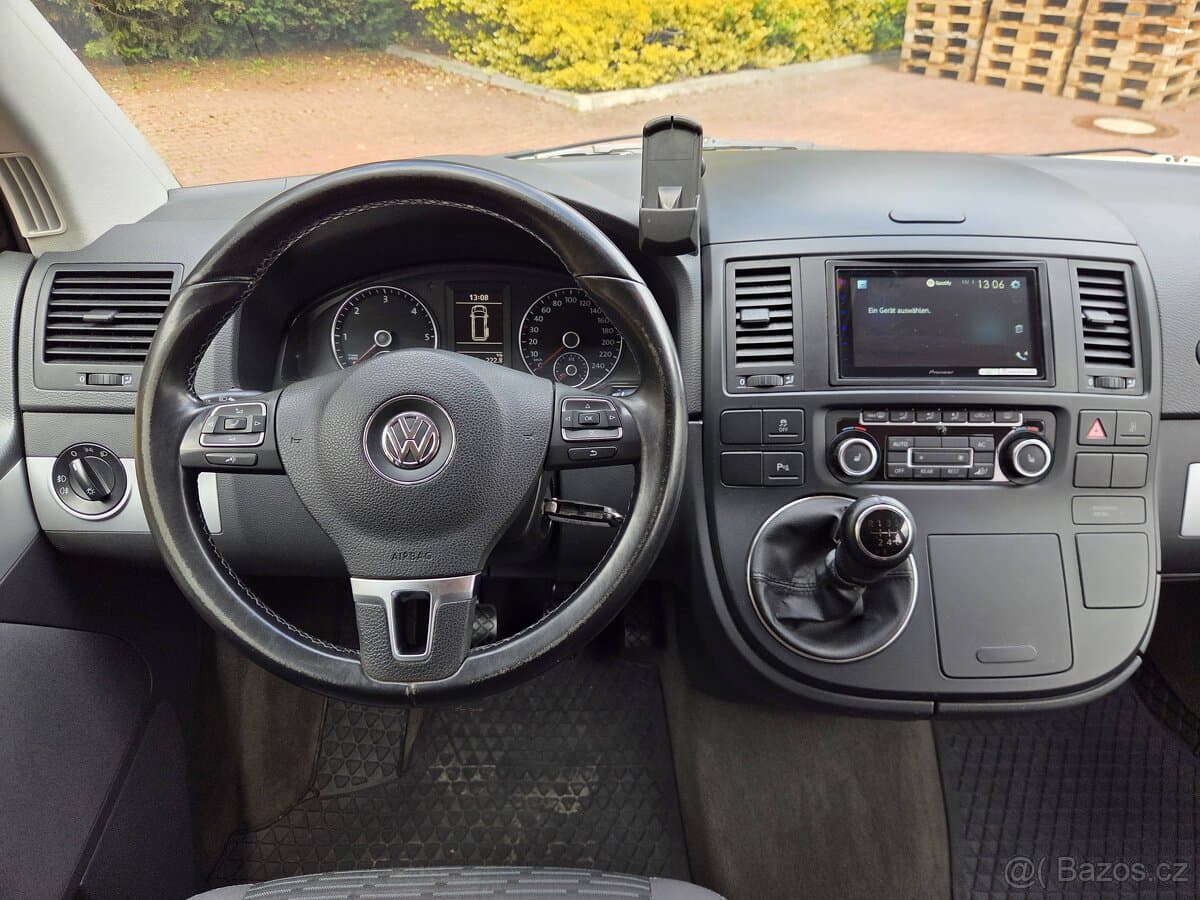 2010 Volkswagen MULTIVAN - 12