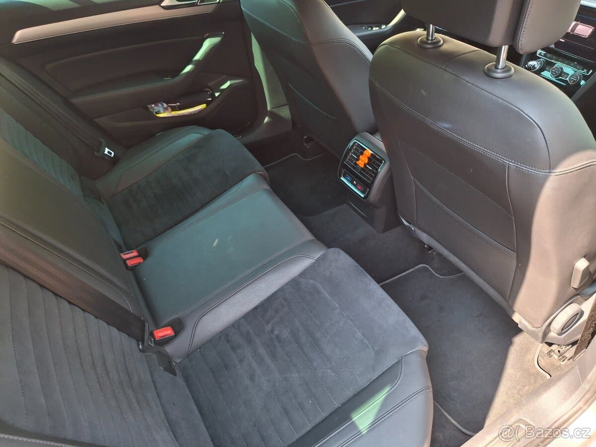 2019 Volkswagen PASSAT - 12