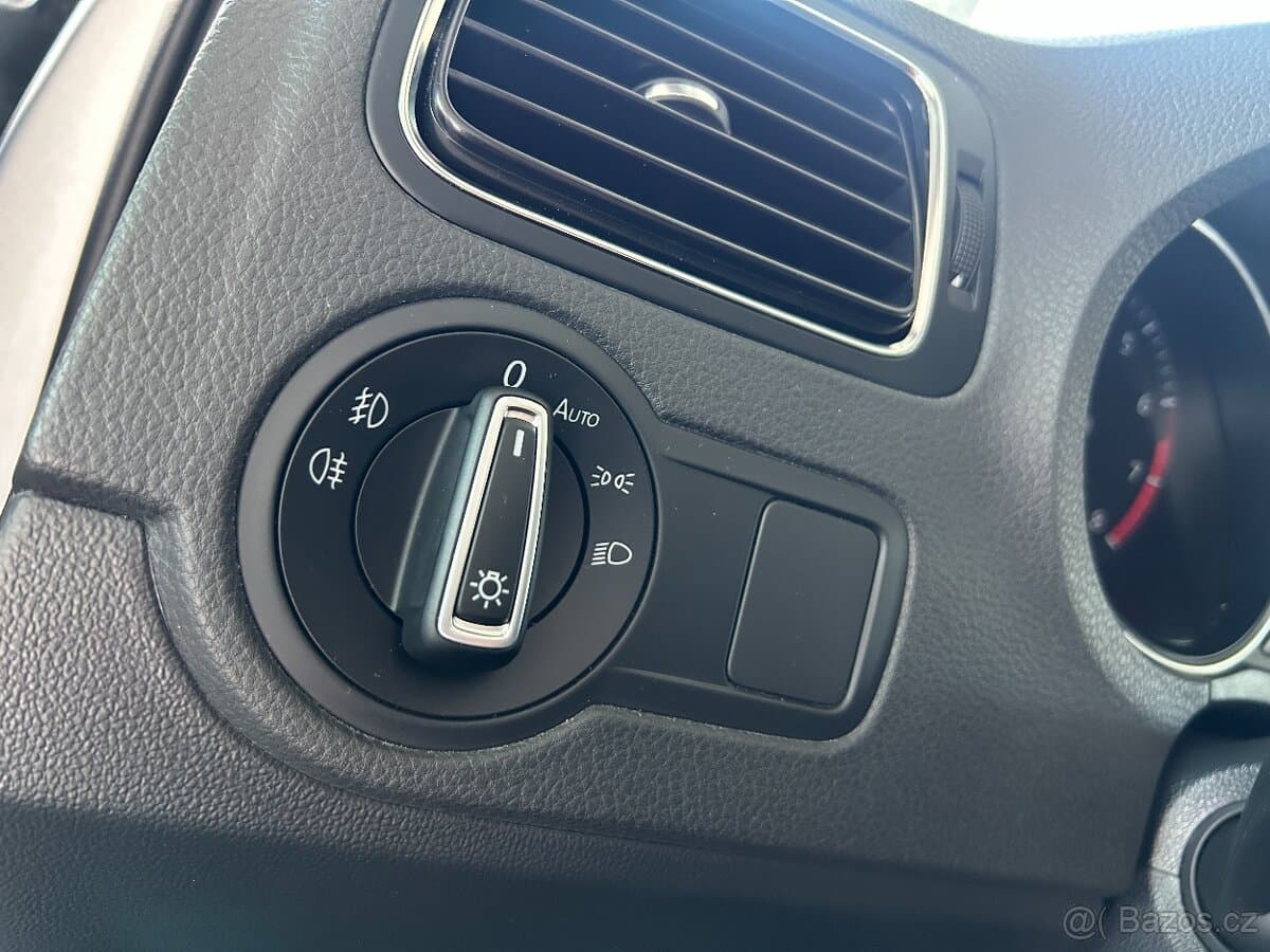 2016 Volkswagen POLO - 12
