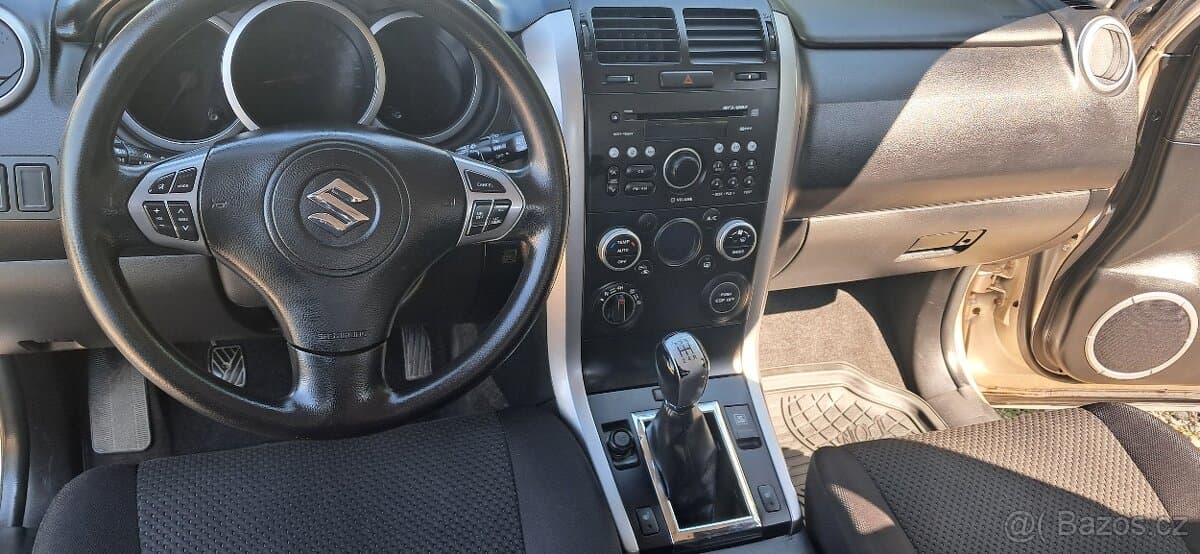 2010 Suzuki GRAND - 12