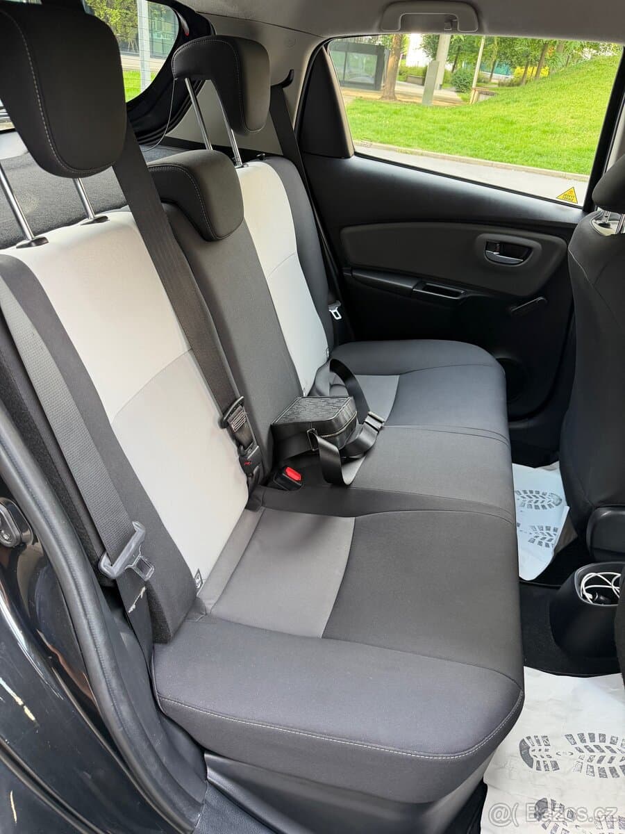 2018 Toyota YARIS - 12