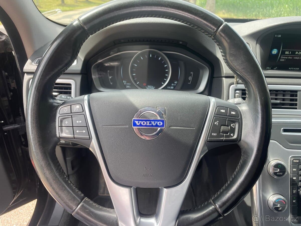 2016 Volvo V70 - 12