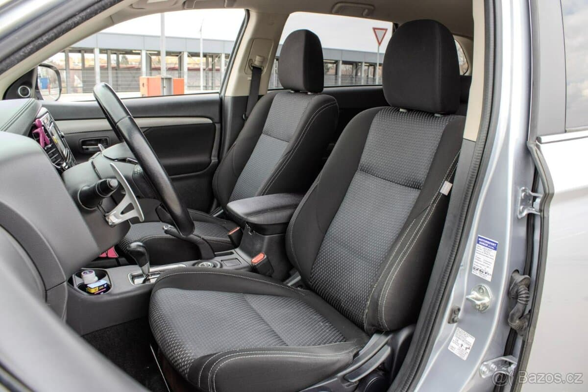 2016 Mitsubishi OUTLANDER - 12