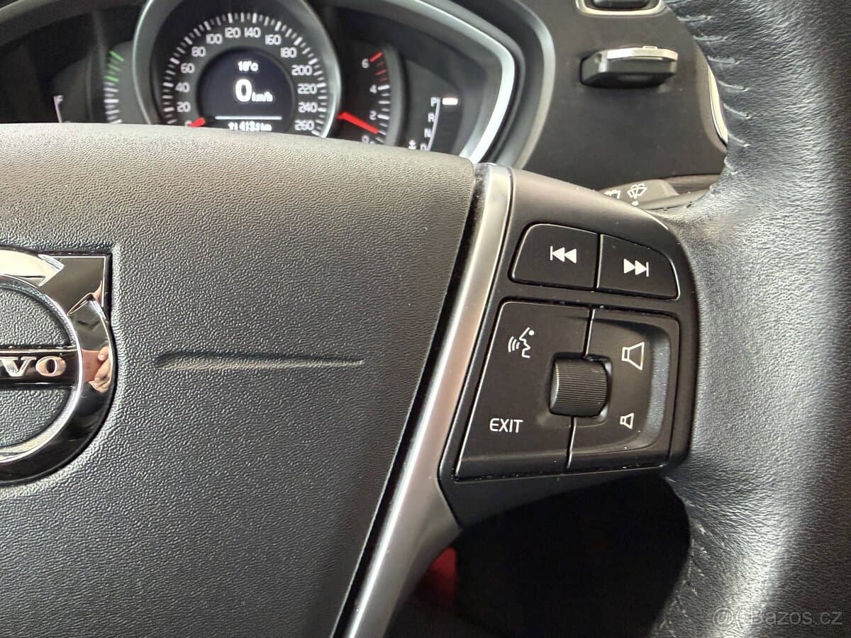 2019 Volvo V40 - 12