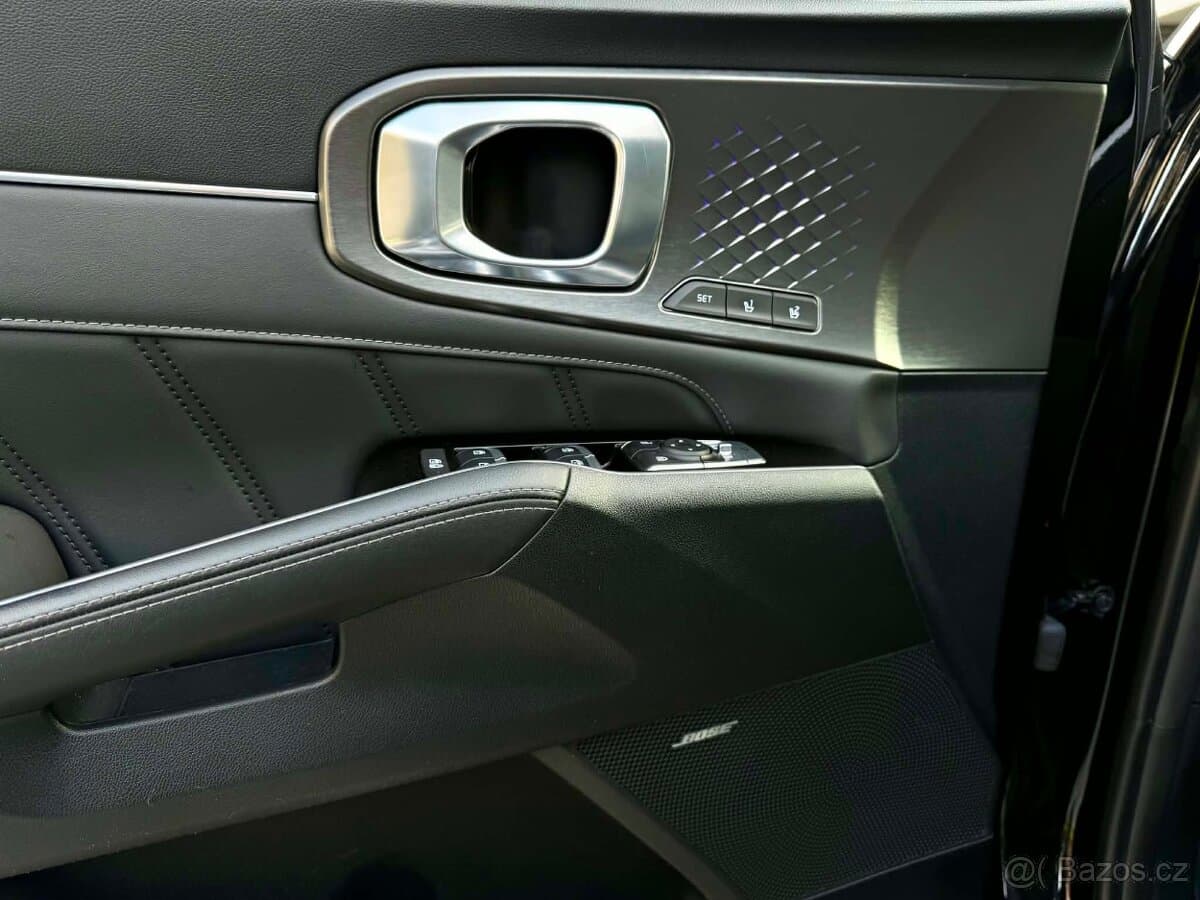 2023 Kia SORENTO - 12