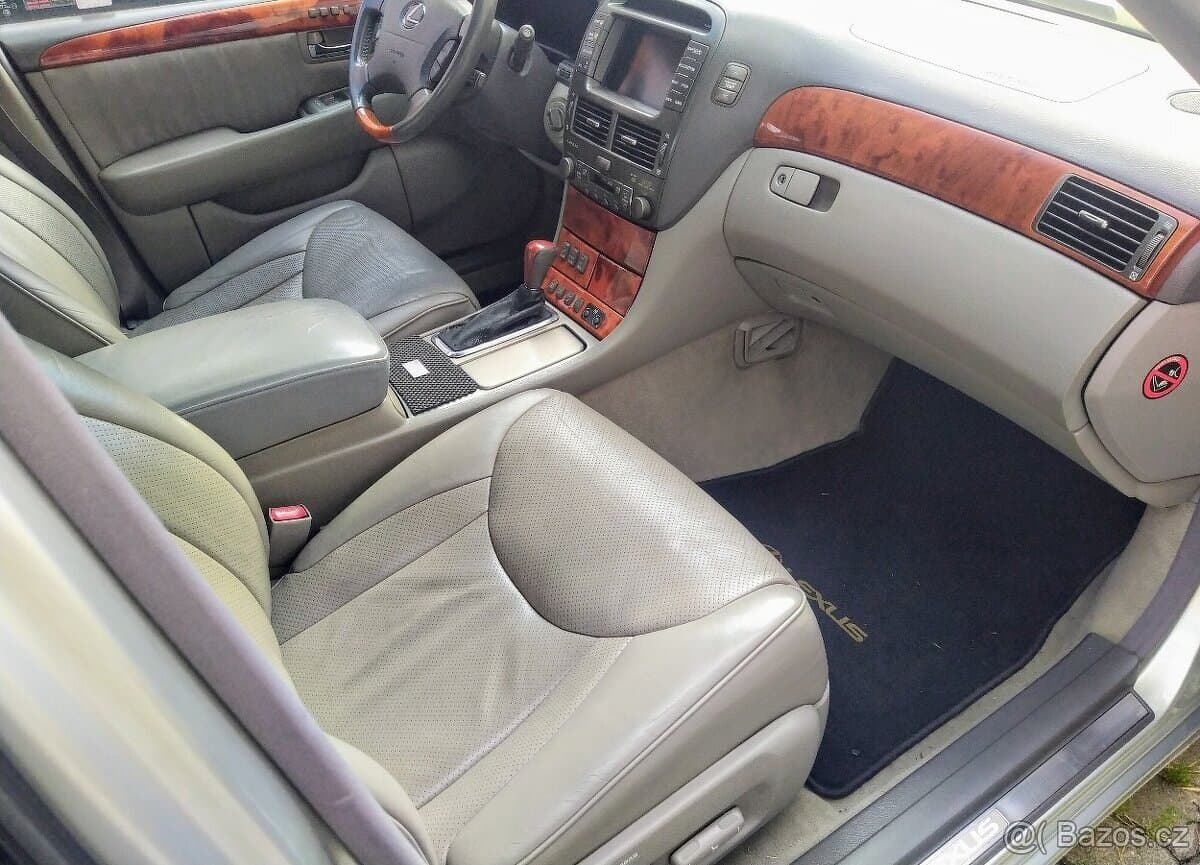 2003 Lexus LS - 12