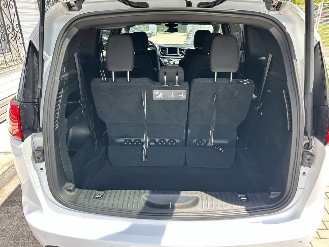 2019 Chrysler PACIFICA - 12