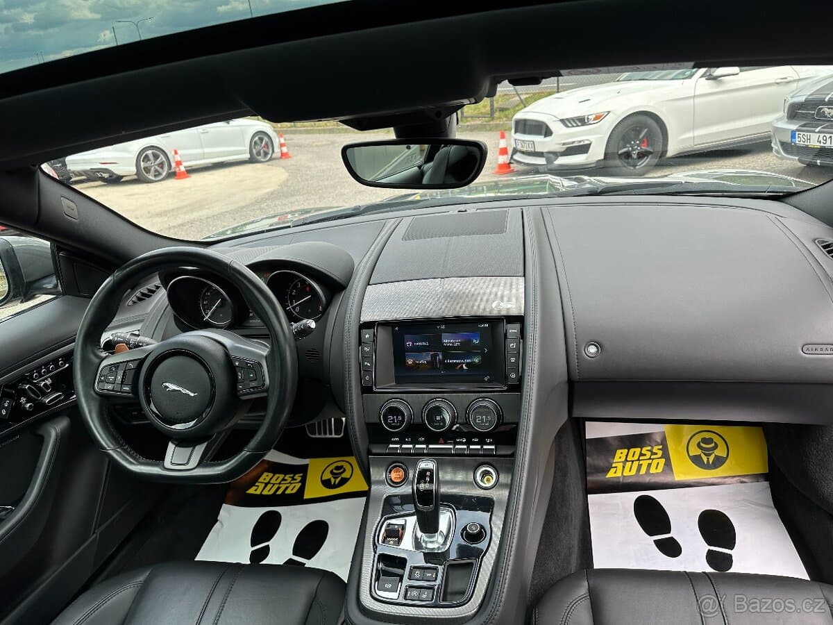 2016 Jaguar F-TYPE - 12