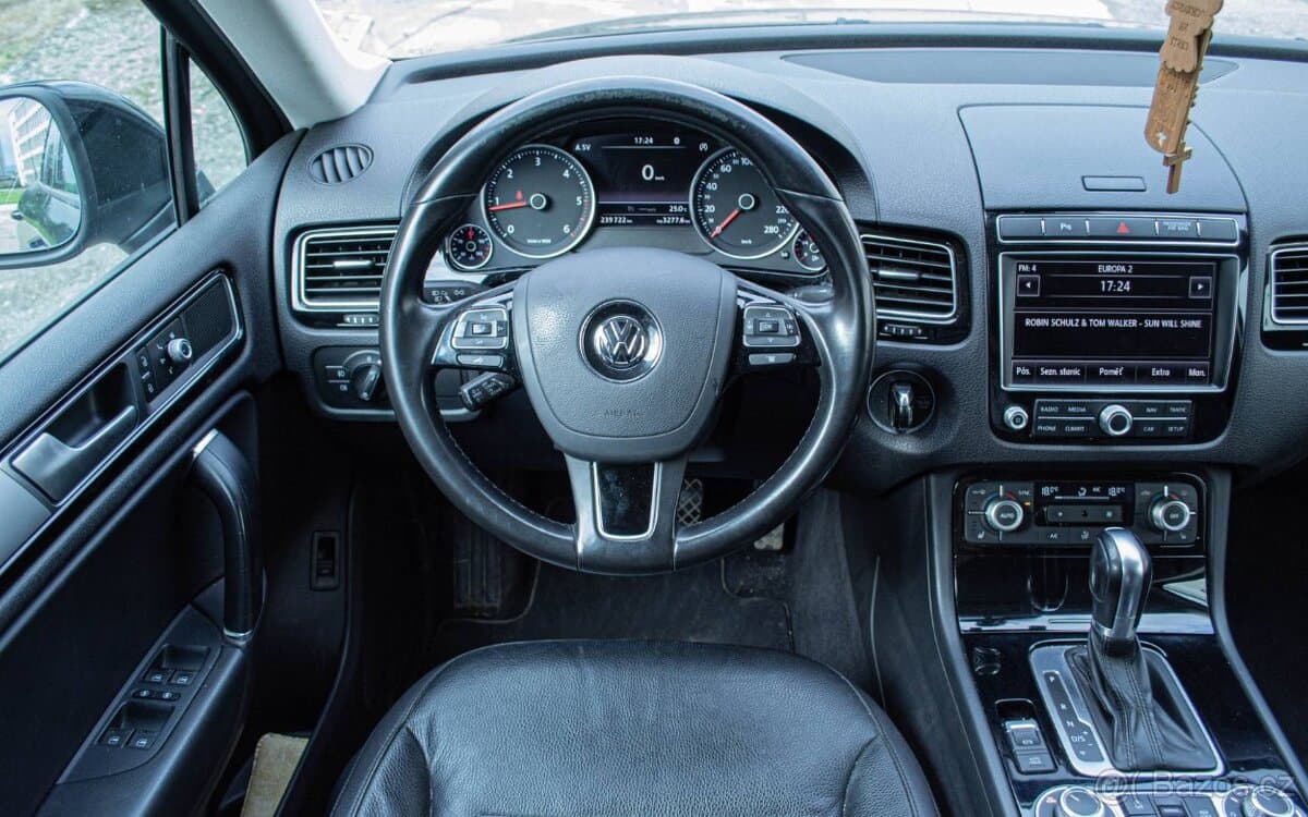2016 Volkswagen TOUAREG - 12