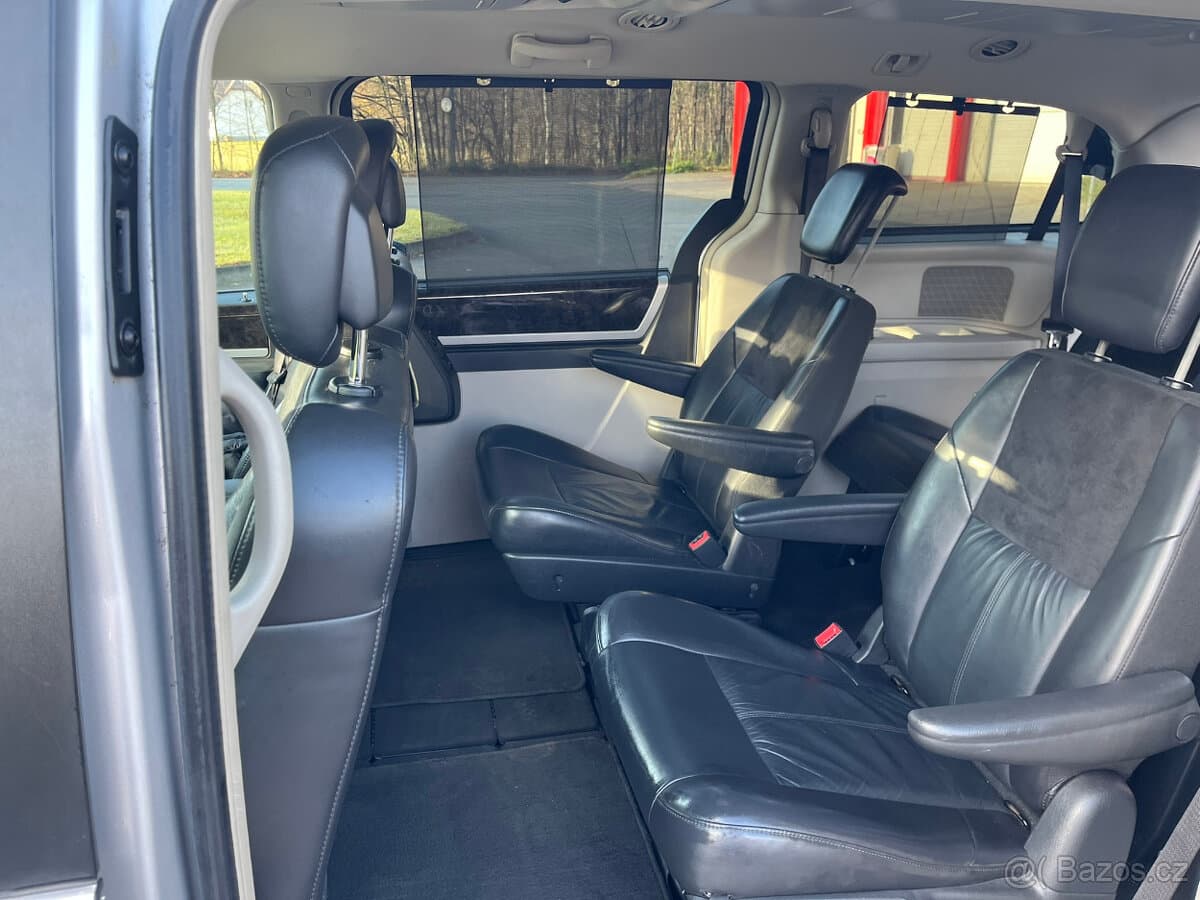 2011 Chrysler VOYAGER - 12