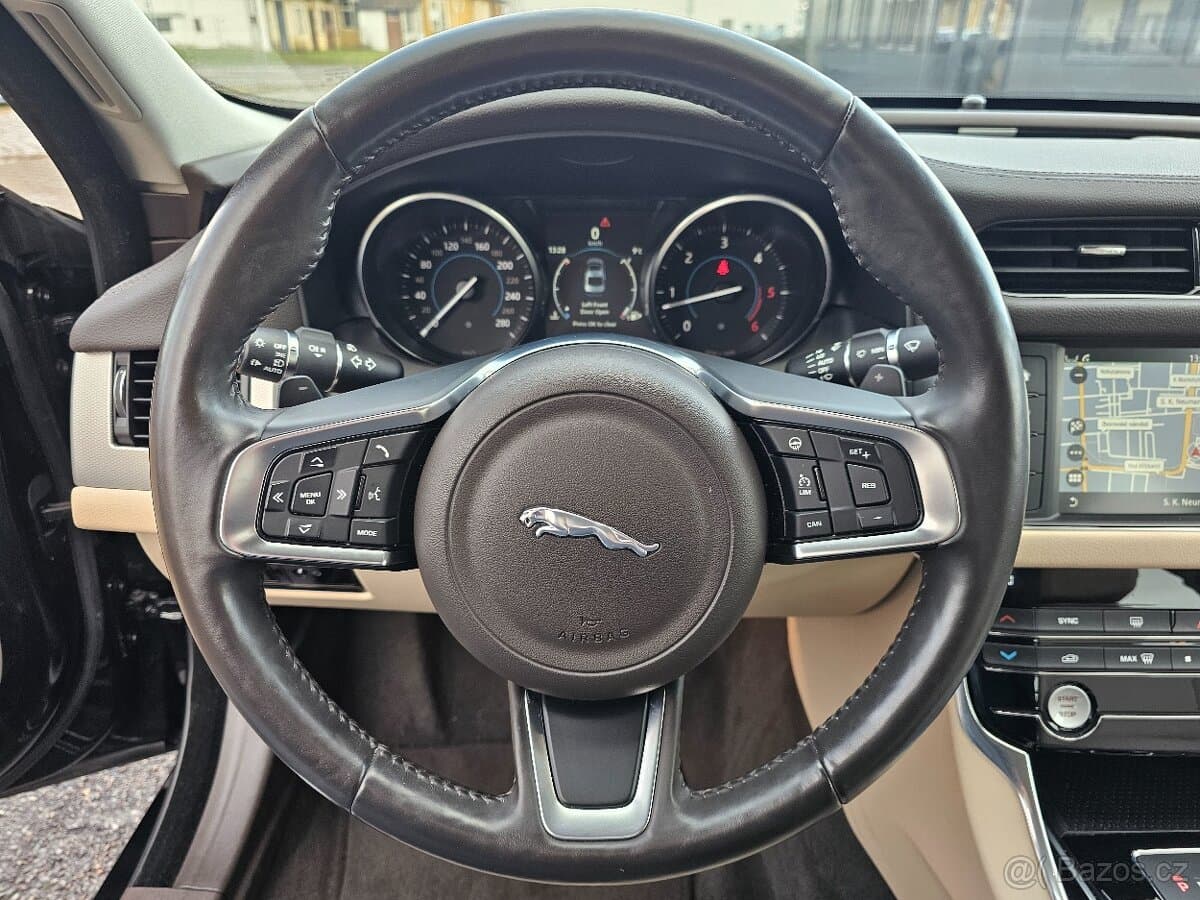 2019 Jaguar XF - 12