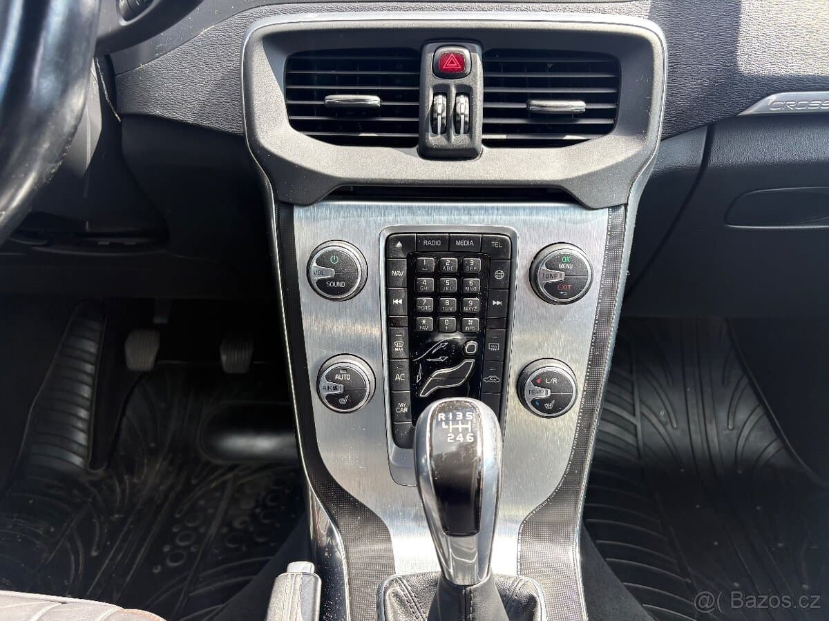 2016 Volvo V40 - 12