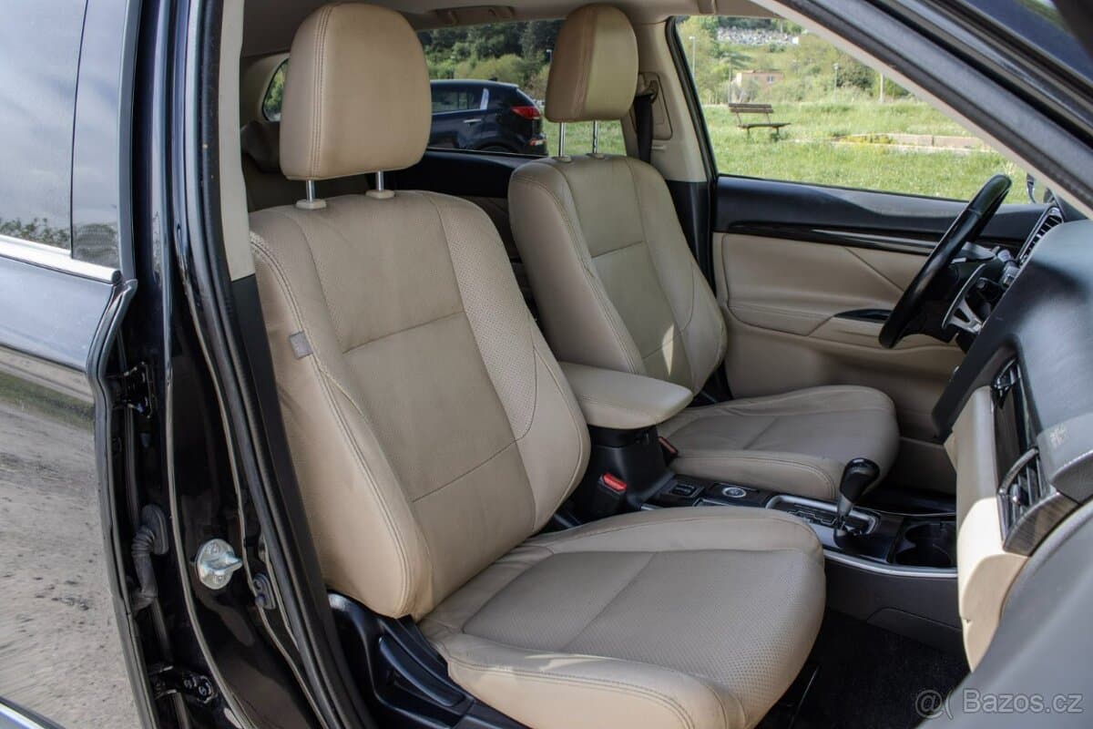 2018 Mitsubishi OUTLANDER - 12