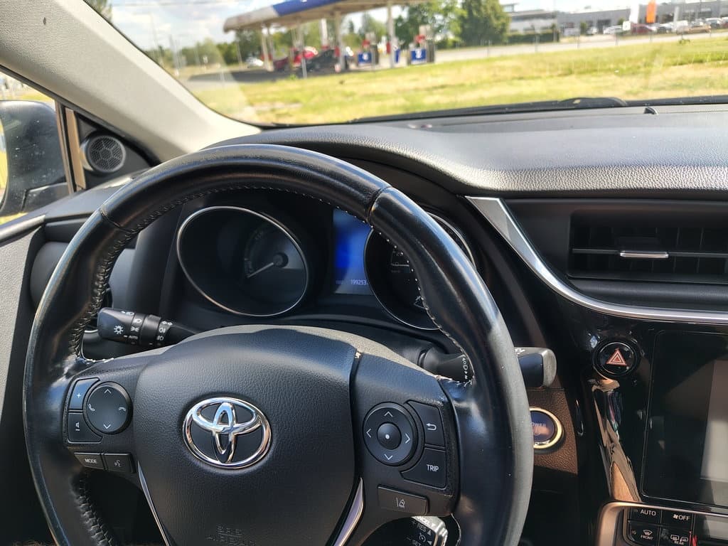 2018 Toyota AURIS - 12