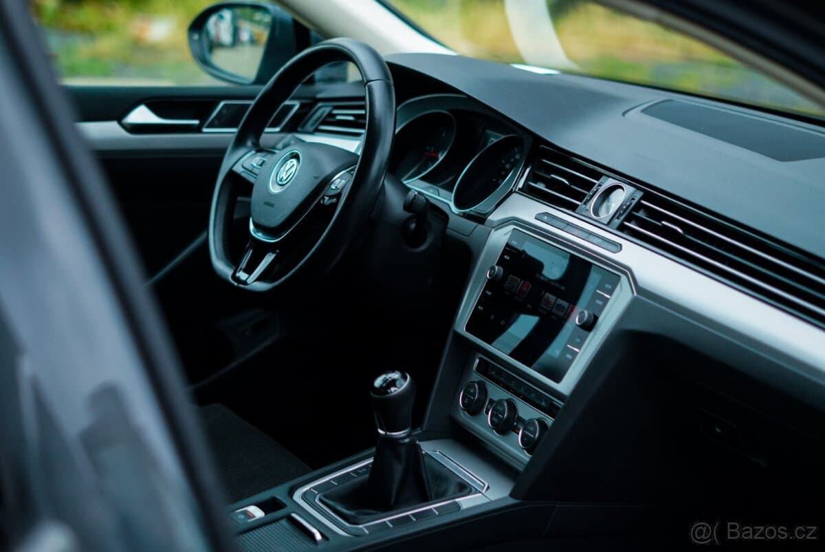 2018 Volkswagen PASSAT - 12