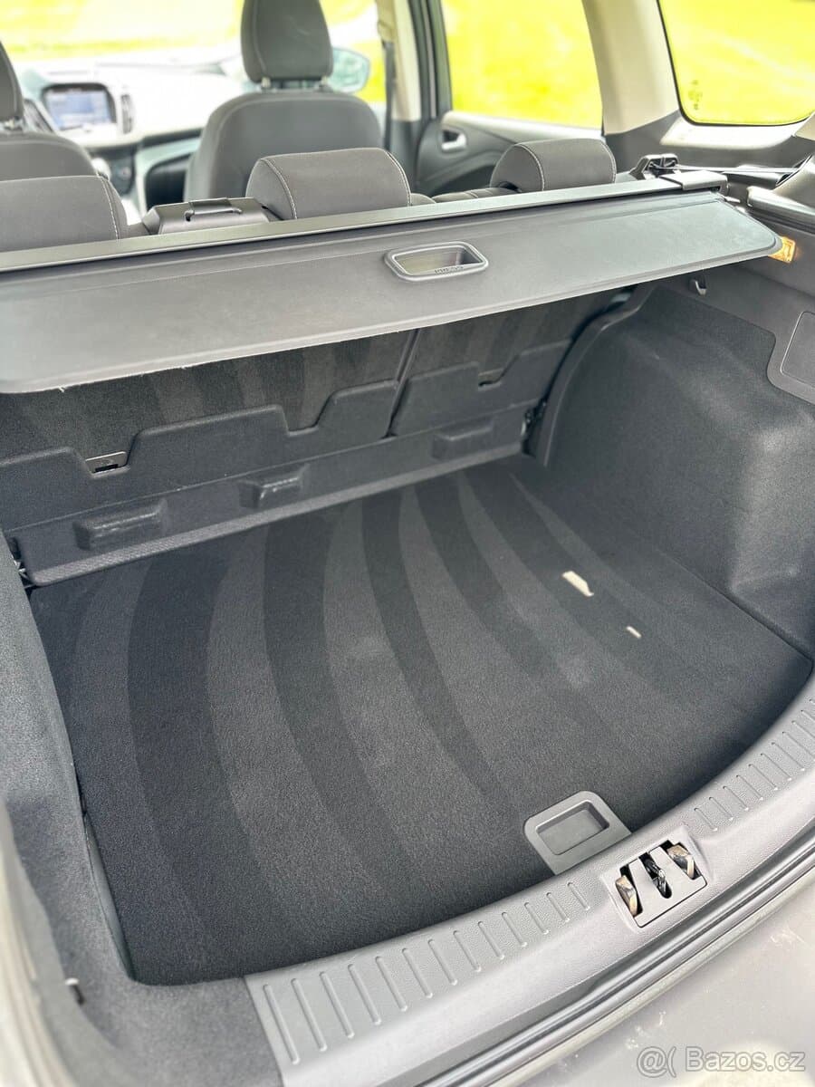 2019 Ford KUGA - 12