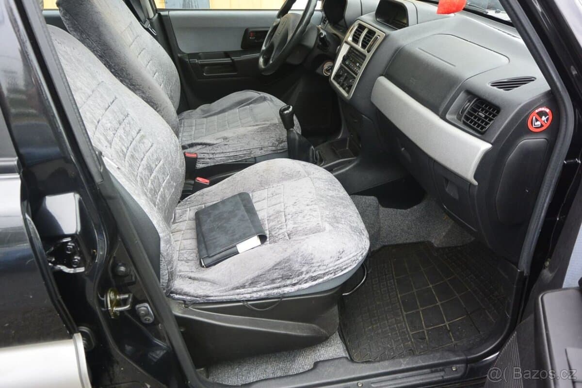 2004 Mitsubishi PAJERO - 12