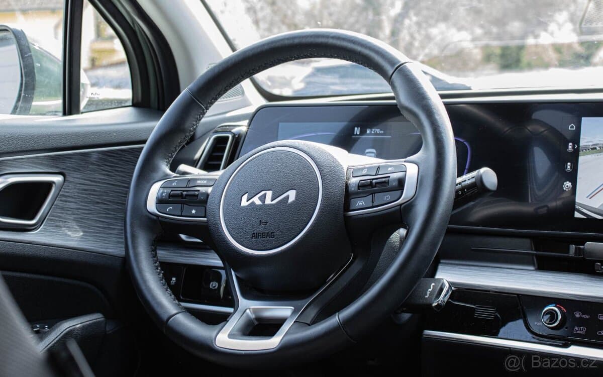 2025 Kia SPORTAGE - 12