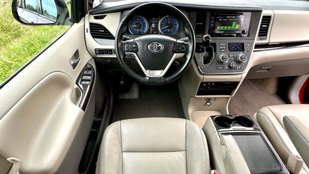 2016 Toyota SIENNA - 12