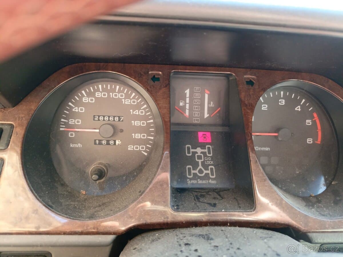 Mitsubishi PAJERO - 13