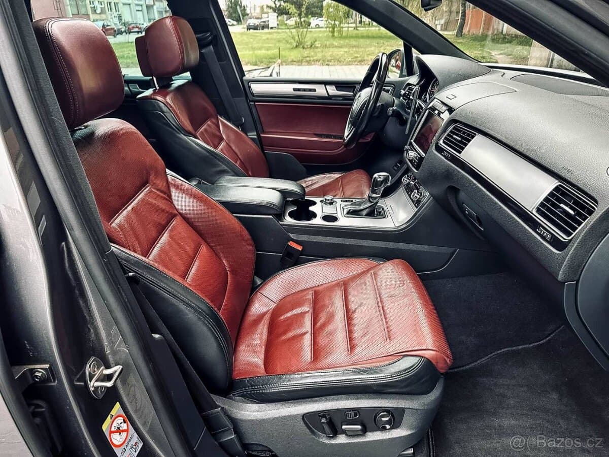 2012 Volkswagen TOUAREG - 13