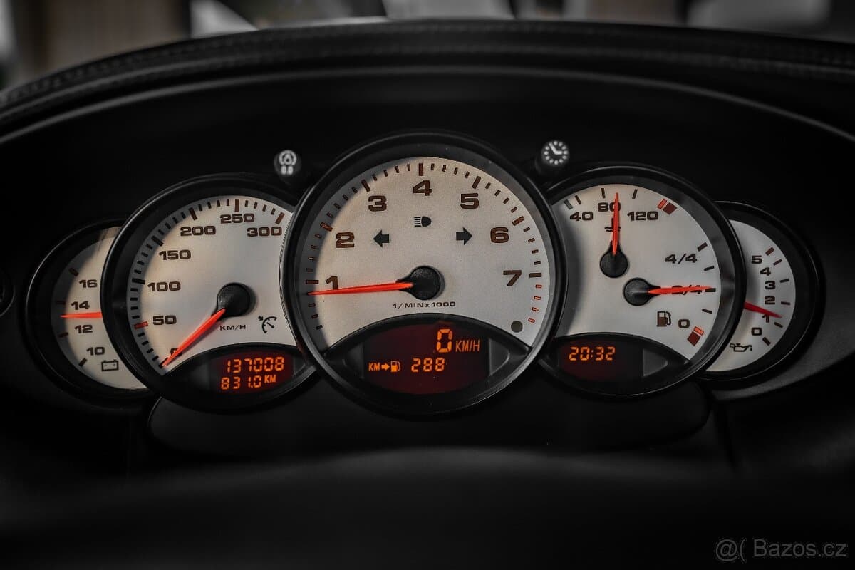 2001 Porsche 911 - 13