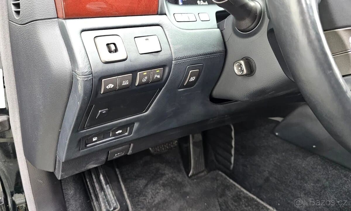 2012 Lexus LS - 13