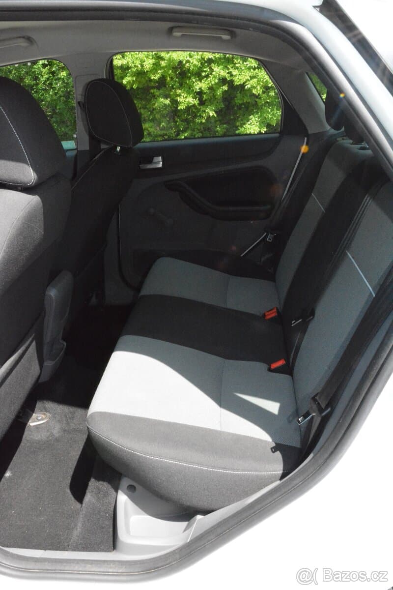 2010 Ford FOCUS - 13